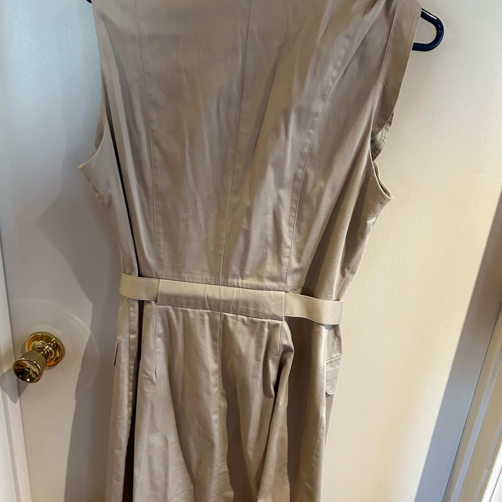 Banana Republic khaki shirt dress with matching belt - Picture 3 of 3